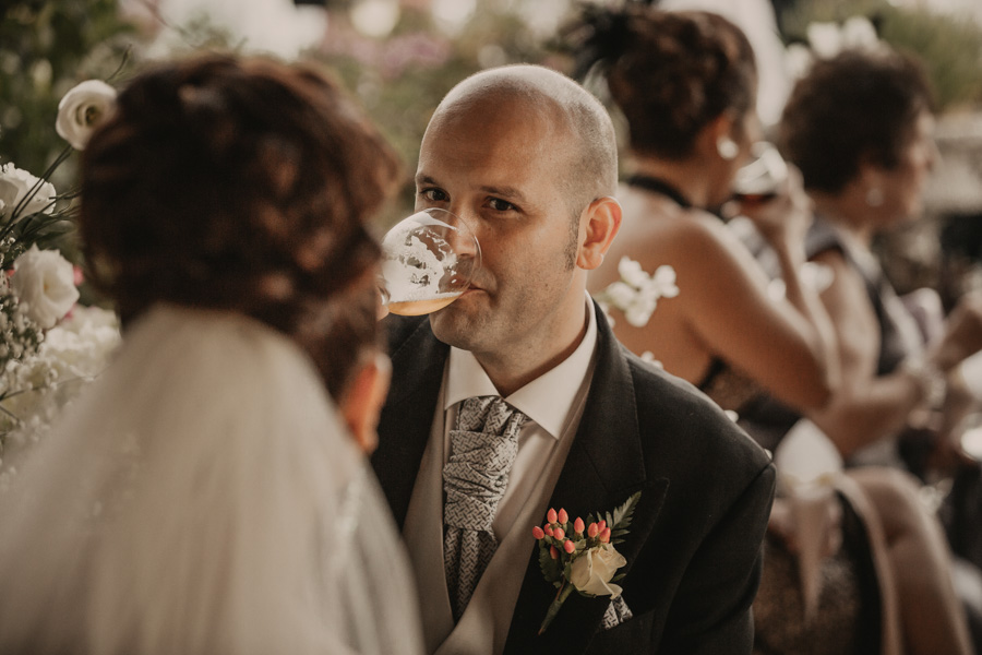 los novios solos paseando por Villa María Bonita