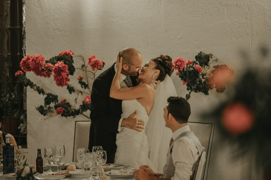 entrada de los novios a la boda